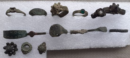 Старинные перстни, кольца.