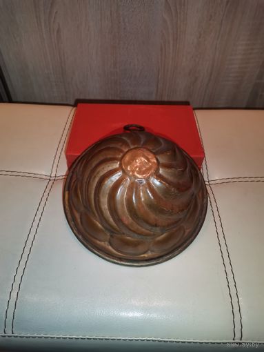 Декоративная, интерьерная форма для выпечки, можно вешать на стену.