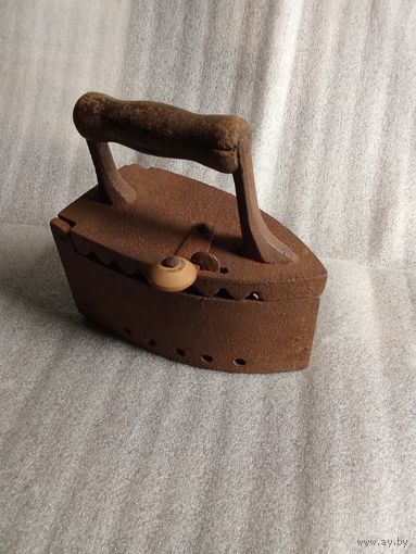 Утюг угольный с нечастым  клеймом буквой =Г=