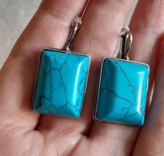 Серьги. Камень.