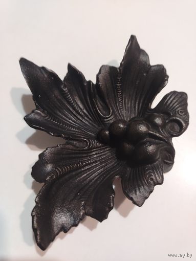 Пепельница "Лист смородины". Касли 1992. Чугун