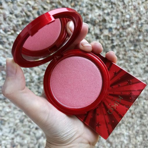 Румяна Kiko Wonder Woman Starlight Blush в оттенке 02 Charming Rose