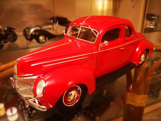 Модель 1 18 Ford Deluxe Coupe 1939
