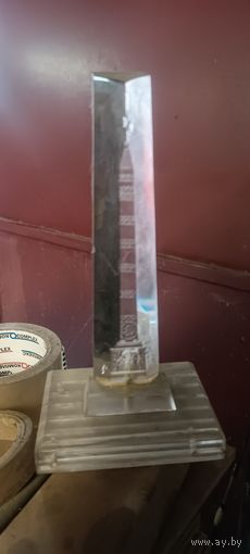 Обелиск победы и пейзаж лотом