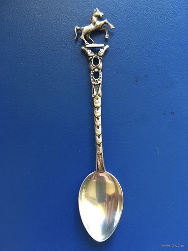 Изящная серебряная кофейная ложечка