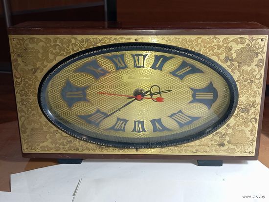 Часы электронно - механические Янтарь .