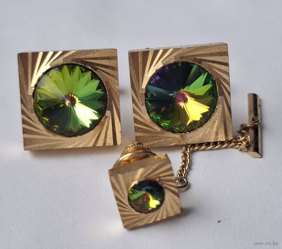 Запонки и зажим для галстука. Риволи, арбузное стекло. 80-е, Чехословакия