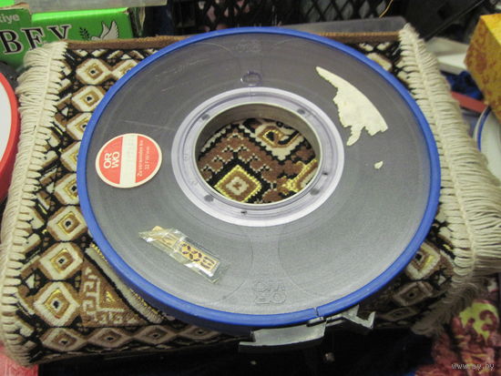 Магнитная лента-накопитель для хранения информации.