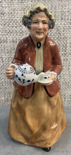 Фарфоровая статуэтка Royal Doulton Teatime Время чая. Высота 20 см.