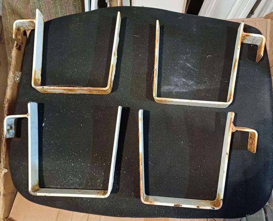 Крепление ящика для цветов на балконе.  Размер 12,5смх14смх15,5см. Есть 4 шт.