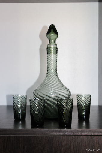 Стеклянный набор, Графин и 4 рюмки, из СССР.