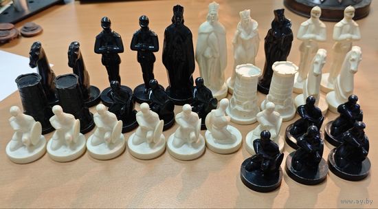 Бакелитовые шахматные фигуры - войны. СССР. Интересные