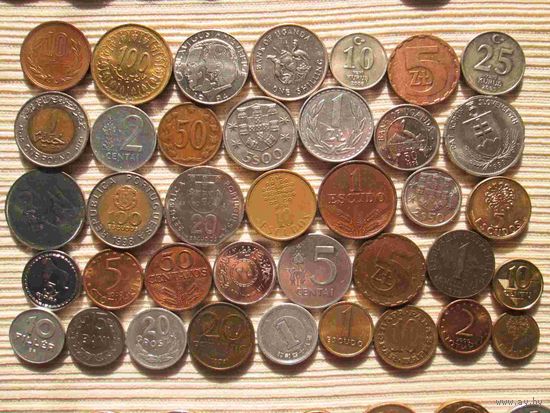 290 иностранных монет без повторов