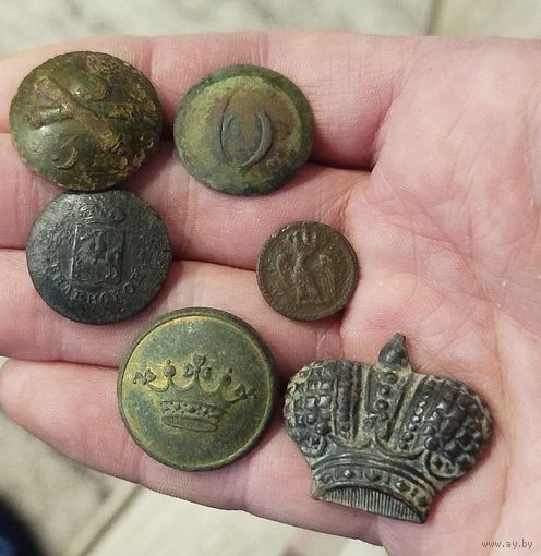 Пуговки и погонная накладка,с рубля