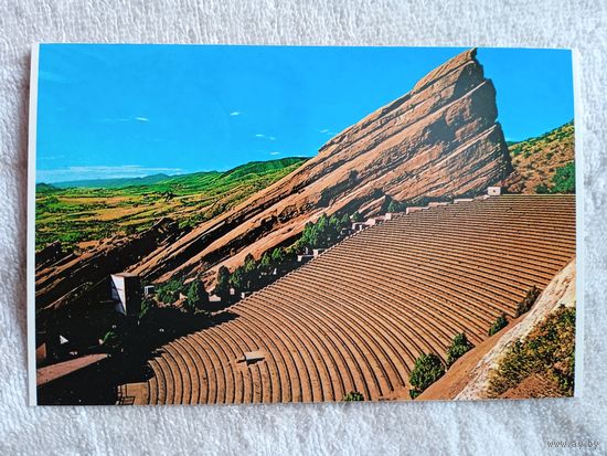 США, Колорадо. Театр Ред Рокс, открытый зрительный зал на 10000 мест