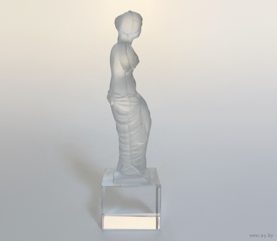 Статуэтка Венера матовое стекло Чехия 7,5 х 2см