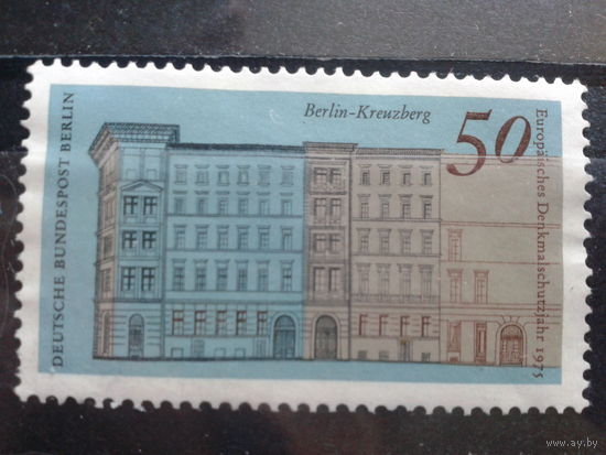 Берлин 1975 здание Михель-1,0 евро