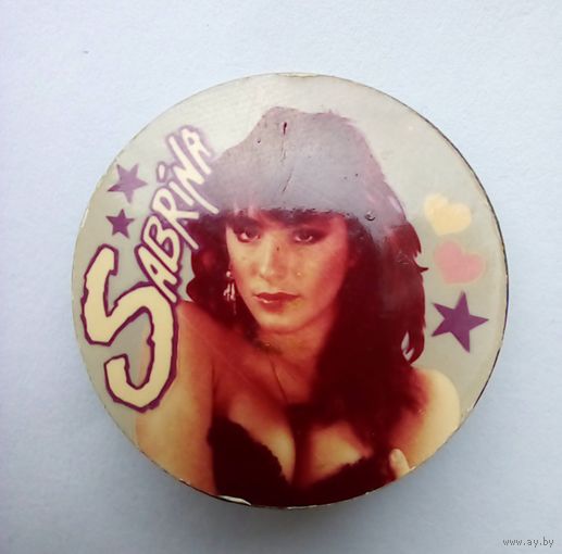 Значок  SABRINA,цена снижена.