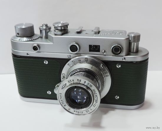 Фотоаппарат "Зоркий - С с объективом Индустар-22" номер 57051433. Зелёный! Исправный. Редкий!!! В очень хорошем состоянии.