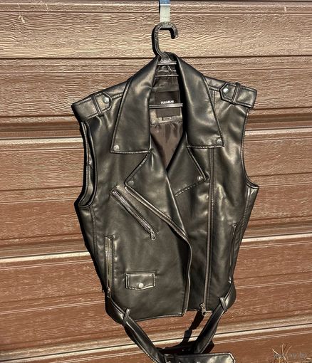 Жилетка кожаная косуха pull and bear