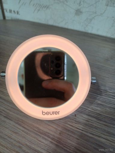 Косметическое зеркало Beurer с подсветкой