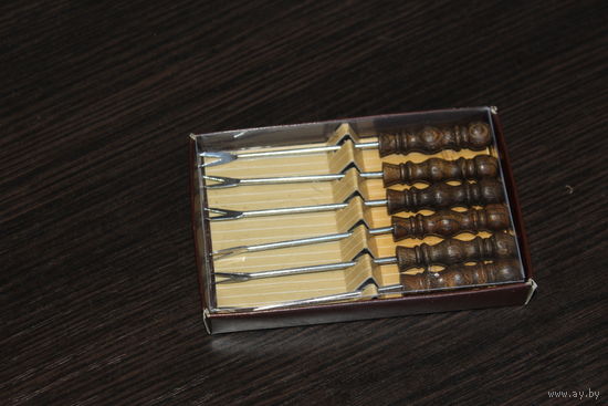 Набор вилочек для канапе с деревянной ручкой, в наборе 6 шт, в заводской упаковке.