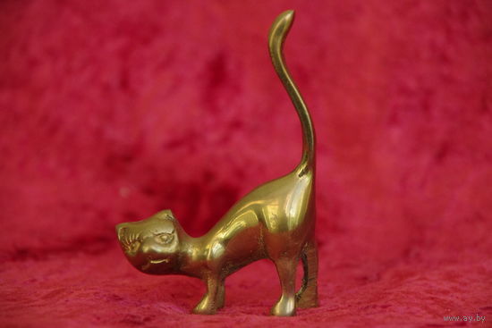 Статуэтка " Кот "   ( высота 9,5 см , длинна 7 см )