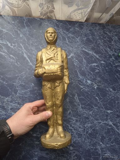 Статуэтка десантника