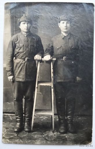 Фото 2-х бойцов РККА. 1930-е. 9х13.5 см.