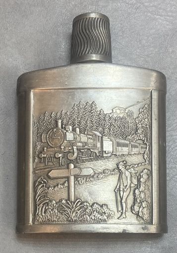 Оловянная фляга Wortzlsa - Desiga Stuttgart. Германия. 10 х 14 см