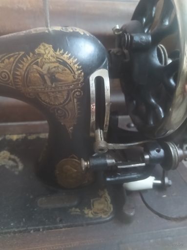 Швейная машинка - старая