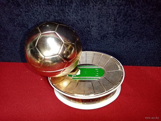 С рубля без  мц. олимпийский футбольный сувенир 1980г. СССР, Москва. 14х14х12см.