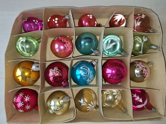 Елочные игрушки - шары - 20 штук