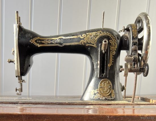 Старинная швейная машина SCJ.