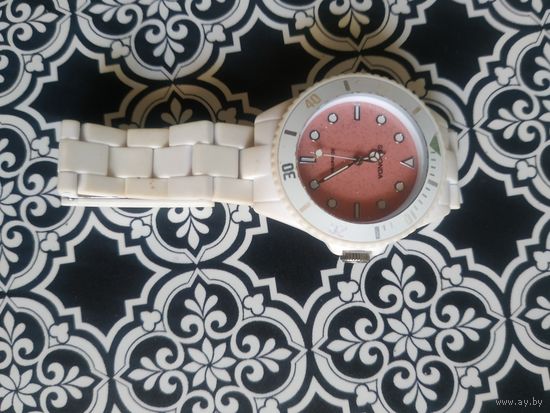 Часы наручные с браслетом.  В коллекцию,ремонт,на запчасти.Состояние на скане.