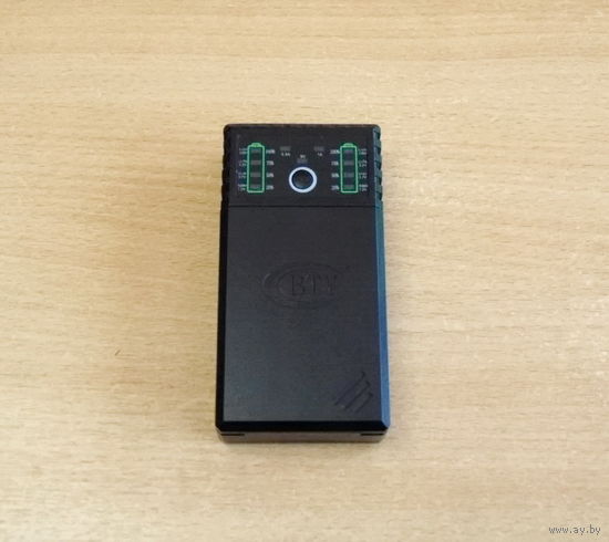Зарядное устройство BTY V202+ (с дефектом). Дефект: левый слот заряжает медленно. Характеристики: зарядка до 2x АКБ типа АА/ААА/18650/16340, индикация уровня заряда, функция внешнего аккумулятора.