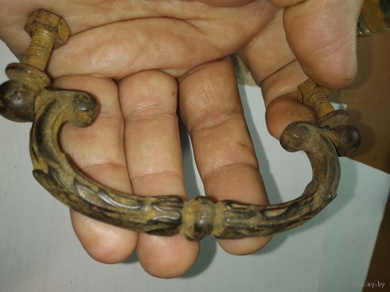 Старинная литая дверная ручка . С рубля