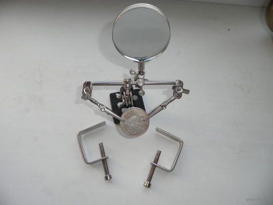 Увеличительное стекло(лупа) трансформер на станине.С рубля.