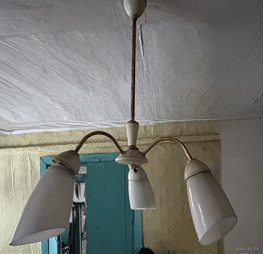 Люстра потолочная 70-ых годов на 3 лампочки