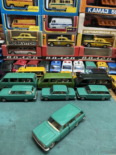 ГАЗ-2402, редкое дно - постномерное но без made in USSR, цвет кипарис.11 февраля в среду намечаем вечер в зеленых тонах и оттенках. Ставим будильник на 22-00 и пополняем коллекцию саратовских моделей!