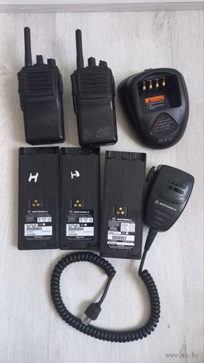 Рации Vertex 2шт +3 шт батареи Motorola+ 1шт тангент Motorola + подставка для зарядного устройства какойто рации