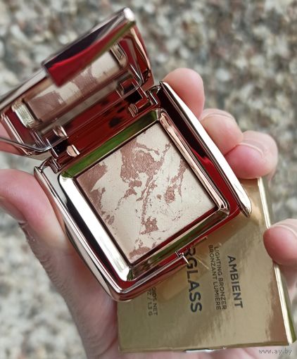 Минибронзер Hourglass Ambient Lighting Bronzer в оттенке Diffused Bronze Light 1.3 gr