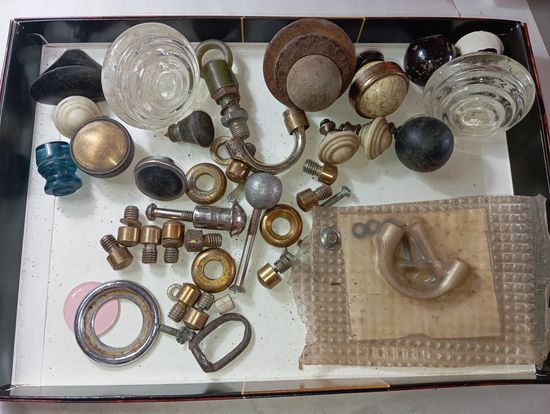 Винтажная мебельная фурнитура . С рубля .