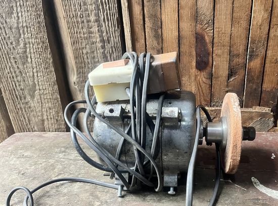 Электродвигатель 220/380В ещё из СССР