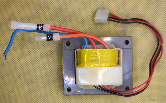 Трансформатор LT101(??)200. Входные напряжения 220в и 240в. На выходе какие-то два. Нет возможности проверить.