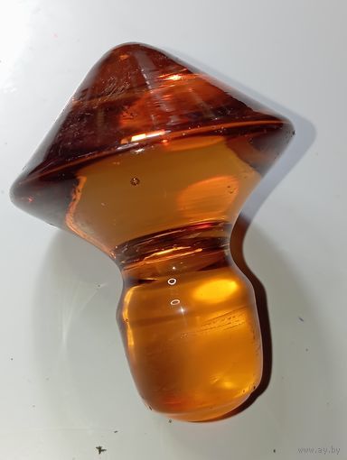Пробка от графина из янтарного стекла .