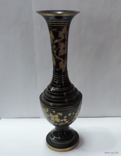 Ваза. Высота 25.5 см. Индия 70-е годы. Латунь. Не использованная.