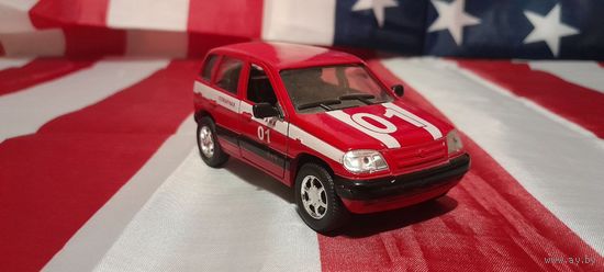 Машинка (модель) Lada Niva/Chevrolet Niva примерно 1:36