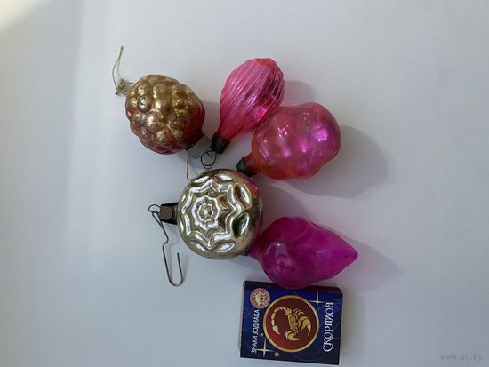 Лот елочных игрушек.