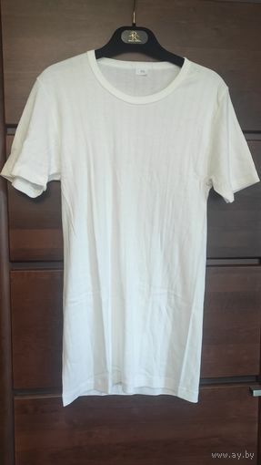 Майки белые хлопок, новые на 42-46 размер. 5 штук.  Хлопок, хорошего качества.  4 штуки в рубчик (полоску), 1 штука без полоски.  Замеры ПОгруди 40 см, отлично тянется. Длина 75 см. Цена указана за шт